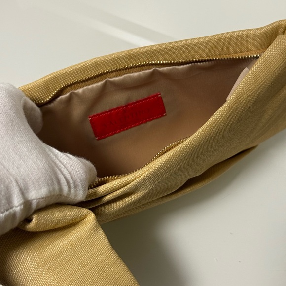 Vintage Valentino Garavani Bow Clutch - Picture 13 of 14